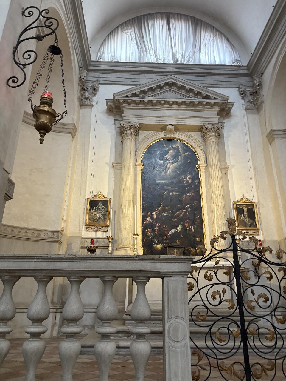 Side altar in Chiesa del SS. Redentore showing a part of the balustrade and its gate