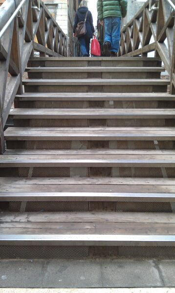 File:Wood bridge steps.jpg