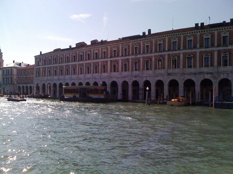 File:Rialto Mercato 1.jpg
