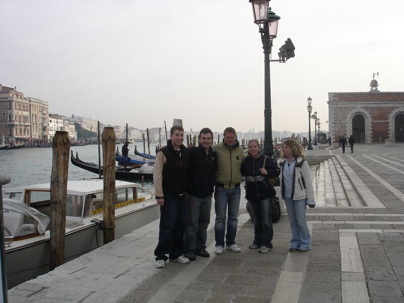 File:2006 b taxi team Team Photo With Alberto jpg.jpg