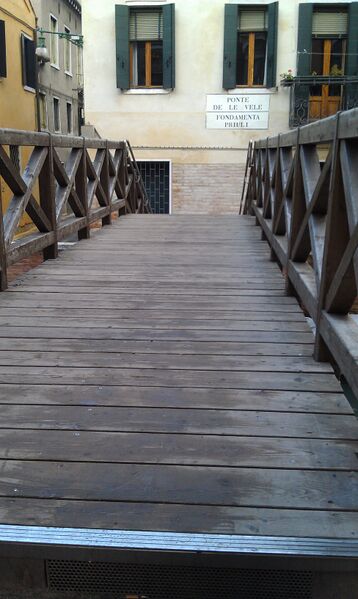 File:Wood bridge landing.jpg