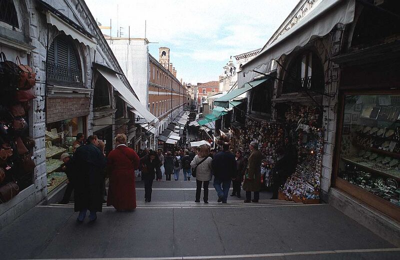 File:Rialto-shops-venice.jpg