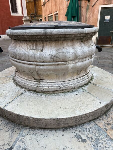 File:Baroque Wellhead.jpg