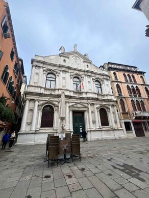 Pt (Class Pt) – pre-19th structure partially transformed, with raised ground floor and altered openings.