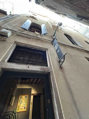 C (Class C) – large three-bay structure overlooking a campo, typical of higher-status housing.