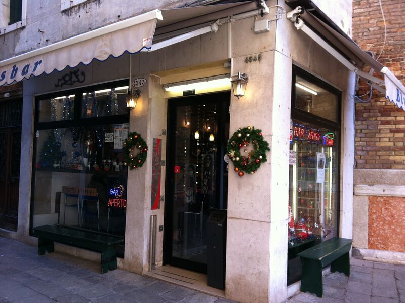 Total Tourist Stores in Venice